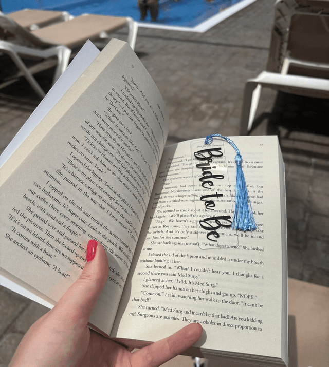 Clear Acrylic “Bride to Be” Bookmark – Bridal Shower or Hen Party Gift – Elegant Wedding Reading Accessory
